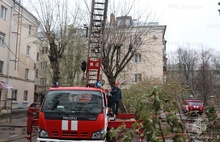 В ярославской многоэтажке сгорела квартира семьи с шестью детьми