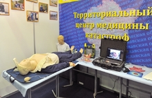В Ярославле на «Фестивале науки» мужчины на специальном тренажере могли почувствовать себя беременной женщиной. Фоторепортаж
