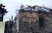 В Угличе при пожаре в двухквартирном доме погибла женщина