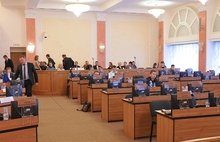 Заседания постоянных комиссий муниципалитета Ярославля прошли в полупустом зале. С фото