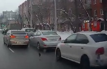В Ярославле легковушка потеряла зеркало после ДТП с припаркованным авто