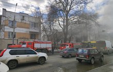 В Ярославле горит расселенный дом на проспекте Октября