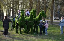 В Переславле ставят зеленые скульптуры