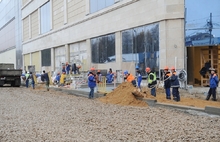 Вокруг строящегося торгового центра «Аура» в Ярославле сняли ограждение. С фото