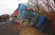 В Ярославской области грузовик столкнулся с иномаркой