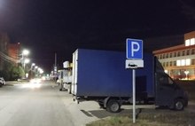 Ярославцы жалуются на паркующийся у новой школы грузовик