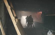 На станции под Ярославлем загорелся склад с лесом