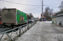 Заволжский район Ярославля встал в гигантскую пробку из-за ДТП на мосту