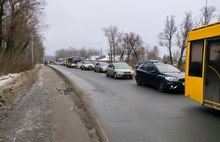 Заволжский район Ярославля встал в гигантскую пробку из-за ДТП на мосту