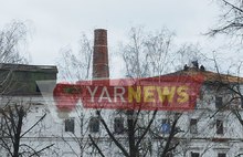 На крыше бывшего мукомольного завода в Ярославле заметили рабочих