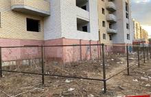 В Ярославле вокруг опасного недостроя ставят забор