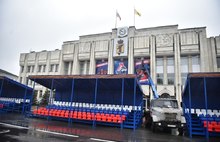 На главной площади Ярославля ставят трибуны ради хоккея
