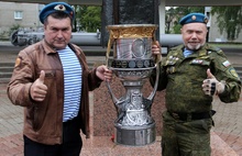Кубок Гагарина побывал в гостях у ярославских ветеранов боевых действий
