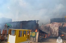 В Ярославской области горел цех по производству мебели