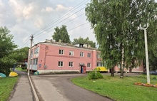 В поселке под Ярославлем у жилых домов снесло кровли