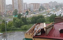В поселке под Ярославлем у жилых домов снесло кровли