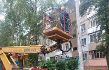 Энергетики продолжают устранять последствия урагана в Ярославской области