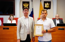 В Думе вручены награды ярославским волонтерам, помогающим бойцам СВО