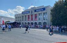 На Советской площади в Ярославле стартовал чемпионский парад