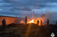 Под Ярославлем сгорели 64 рулона соломы