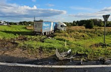 Появились фото и видео с места смертельной аварии под Переславлем