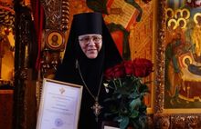 Председатель Яроблдумы наградил настоятельницу Николо-Сольбинского монастыря