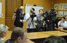 Фоноскопическая экспертиза по делу мэра Ярославля составляет восемь оптических дисков. Фото с пресс-конференции
