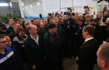 В Тутаеве Ярославской области председатель Правительства РФ Дмитрий Медведев встретился с жителями. С фото