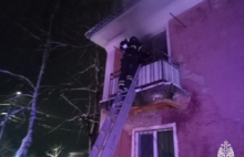 В Рыбинске пожарные спасли двух человек из загоревшегося дома