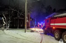 В Рыбинске пожарные спасли двух человек из загоревшегося дома