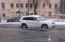 В Ярославле затопило Октябрьскую площадь