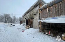 Под Ярославлем из-за аварии на электросети горело частное строение