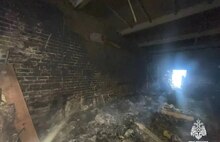 Под Ярославлем из-за аварии на электросети горело частное строение