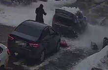 Сход снега на машину с малышом проверит ярославская прокуратура