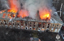 В Ярославле полыхает многоквартирный дом на Стачек