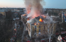 В Ярославле полыхает многоквартирный дом на Стачек