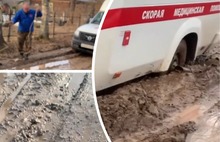 Пожарные вытаскивали из грязи рыбинскую «скорую» с пациентом