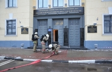 В здании УМВД России по Ярославской области прошли пожарно-тактические учения. С фото