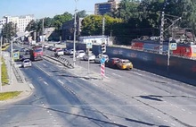 Опубликовано видео утреннего тройного ДТП с такси в Ярославле