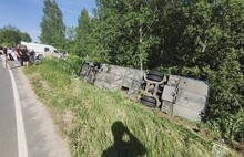 В Ярославской области опрокинулся экскурсионный автобус
