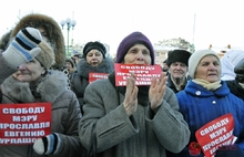 На митинг в поддержку мэра Ярославля собралось около двухсот человек. Фоторепортаж