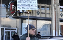 На митинг в поддержку мэра Ярославля собралось около двухсот человек. Фоторепортаж