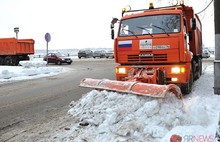 С улиц Ярославля за минувшие сутки вывезено 3800 кубометров снега. Фоторепортаж