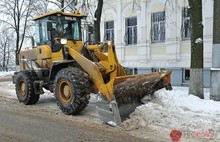 С улиц Ярославля за минувшие сутки вывезено 3800 кубометров снега. Фоторепортаж