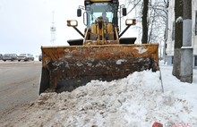 С улиц Ярославля за минувшие сутки вывезено 3800 кубометров снега. Фоторепортаж