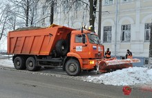 С улиц Ярославля за минувшие сутки вывезено 3800 кубометров снега. Фоторепортаж