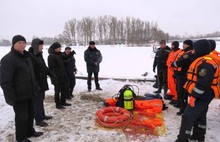 Поисково-спасательные службы Ярославской области проводят тренировки по спасению людей на льду Которосли