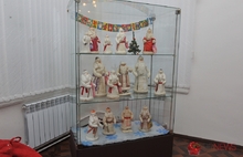 В Ярославле открылась выставка «Парад Дедов Морозов». Фоторепортаж