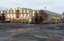 Советская площадь Ярославля к Новому году готова. С фото