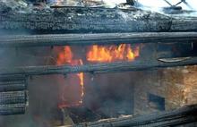 В Ярославской области горят бани и хозпостройки